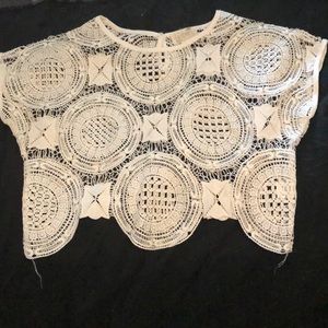 Crop top with cap sleeves